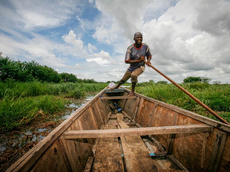 Le changement climatique fait baisser le lac Tchad en Afrique.