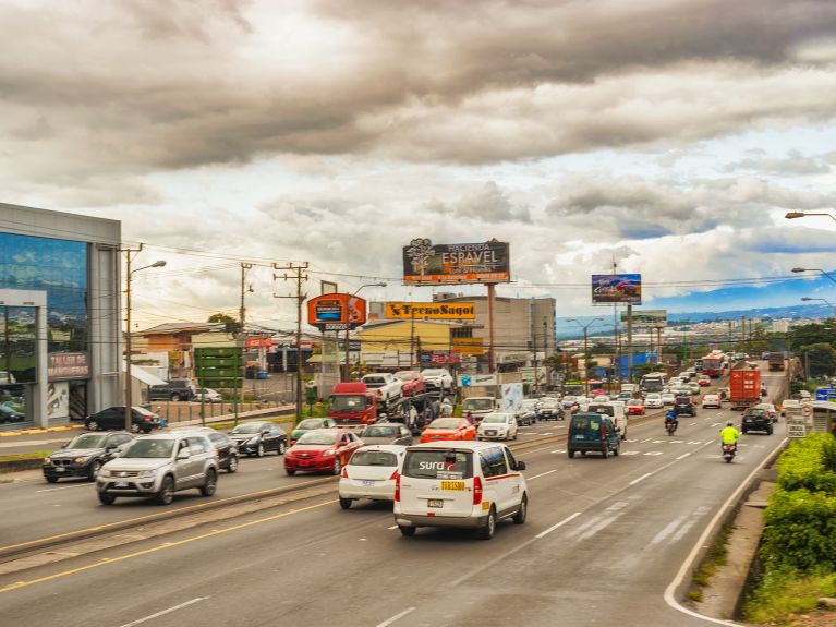 El número de vehículos crece rápidamente en Costa Rica: un cinco por ciento por año.
