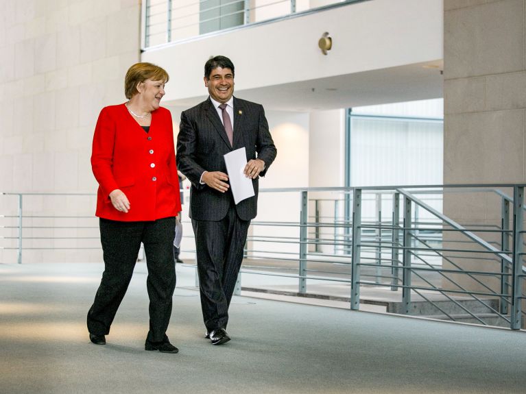 Angela Merkel y Carlos Alvarado Quesada durante la visita oficial de este último a Alemania en 2019