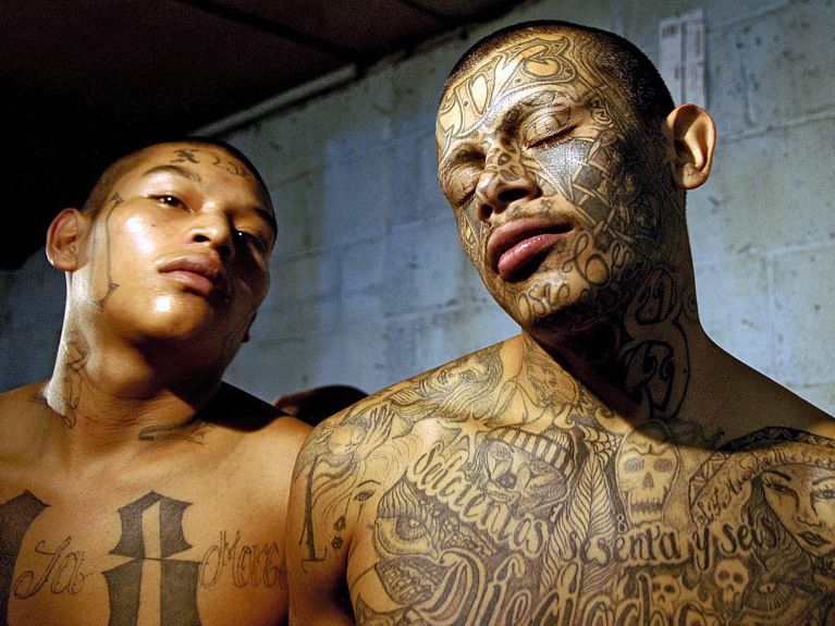 Membros de uma gangue de rua na Guatemala