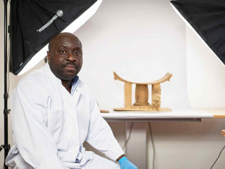Dr. Ohiniko Mawussé Toffa ist Kolonialhistoriker und Germanist. Dr. Ohiniko Mawussé Toffa ist Kolonialhistoriker und Germanist.