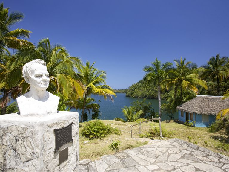 Un busto de Alexander von Humboldt saluda en el Centro de Visitantes. 