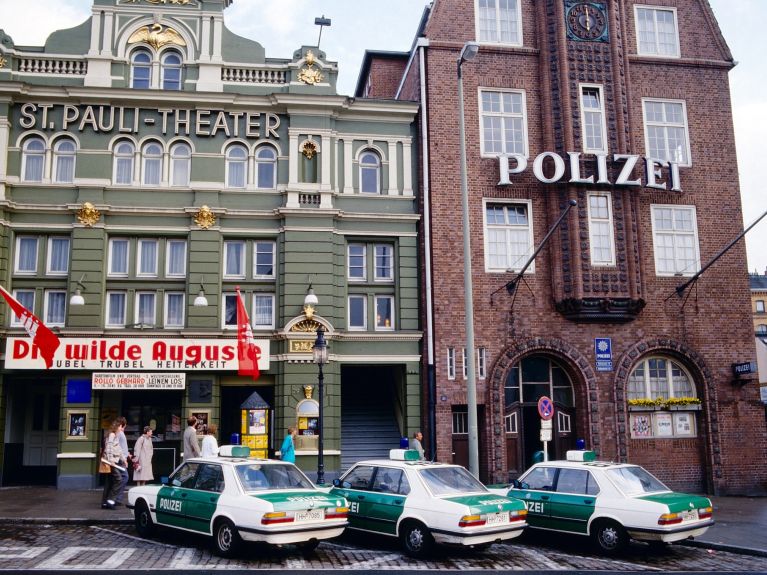 Die Davidwache auf der Reeperbahn 1986 …