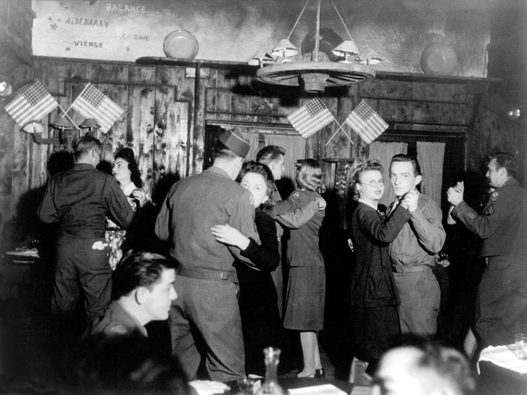 American soldiers in a Frankfurt bar