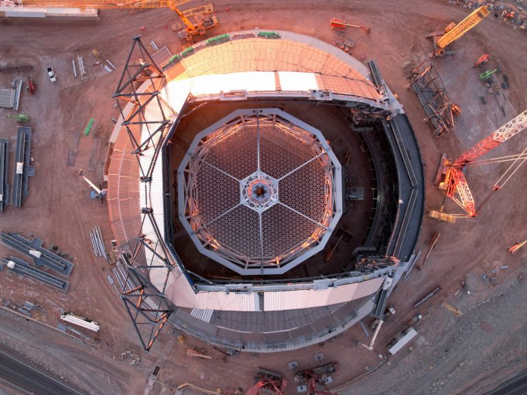 Blick von oben auf eine Stahlkonstruktion 