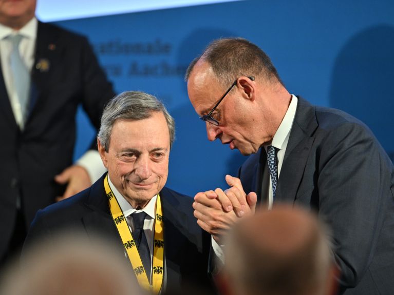 Mario Draghi (l.) und Friedrich Merz