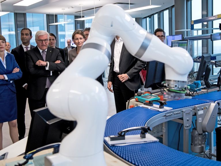 Bundespräsident Steinmeier in der Münchner IBM-Zentrale: Investition in die Zukunft