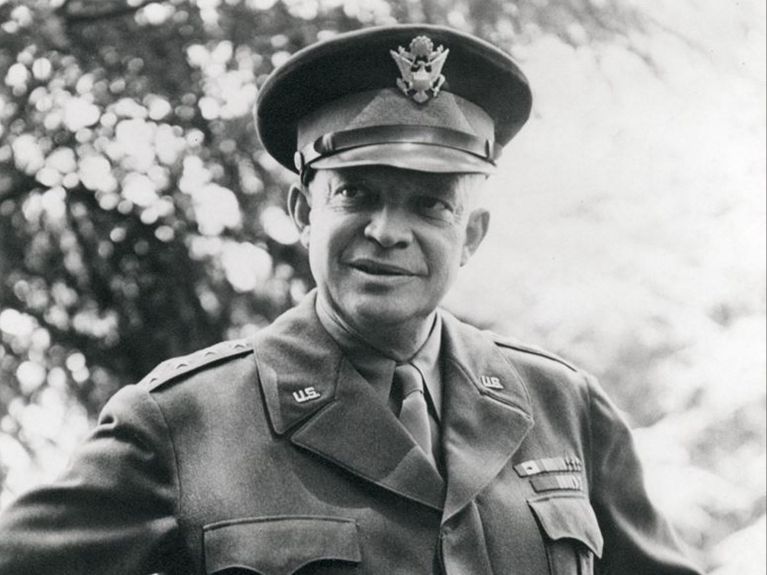 Dwight D. „Ike“ Eisenhower – die Vorfahren des berühmten Weltkrieg-Generals und 34. Präsidenten der USA kommen aus dem Odenwald, südlich von Frankfurt. Sie gehen auf Hans Nikolaus Eisenhauer (geboren 1691) zurück. Dwight D. „Ike“ Eisenhower – die Vorfahren des berühmten Weltkrieg-Generals und 34. Präsidenten der USA kommen aus dem Odenwald, südlich von Frankfurt. Sie gehen auf Hans Nikolaus Eisenhauer (geboren 1691) zurück.