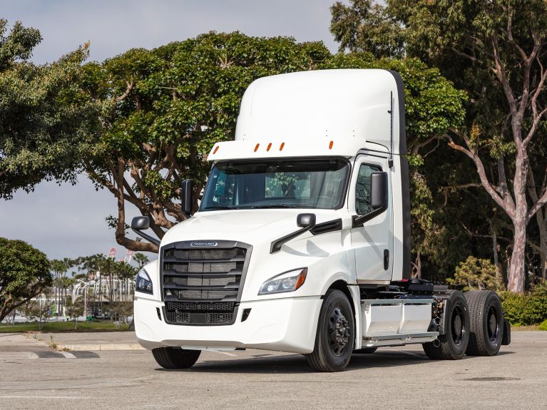 Startet in den USA: Daimlers schwerer Elektro-Lkw eCascadia