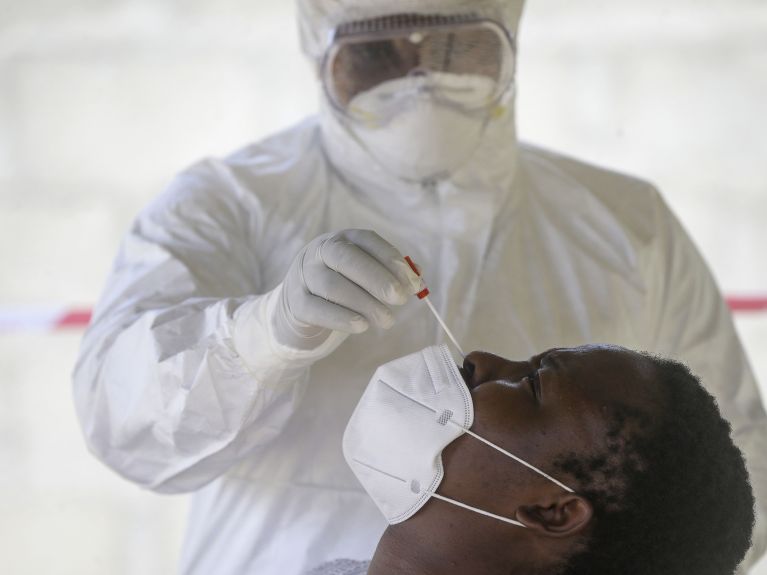 Coronavirus-Test in Nigerias Wirtschaftsmetropole Lagos