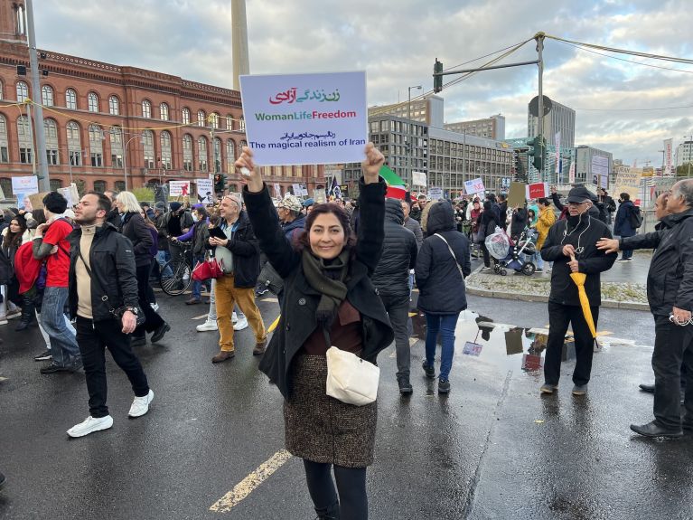 Maryam Mardani lors d’une manifestation pour le droits des femmes et la liberté 