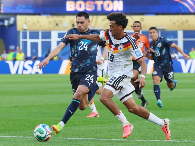 Nathaniel Brown challenges Gustavo Caballero of Paraguay