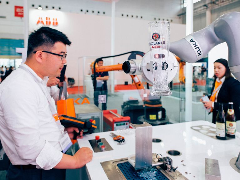 在德国的直接投资：现在落入中国之手：机器人制造企业库卡。