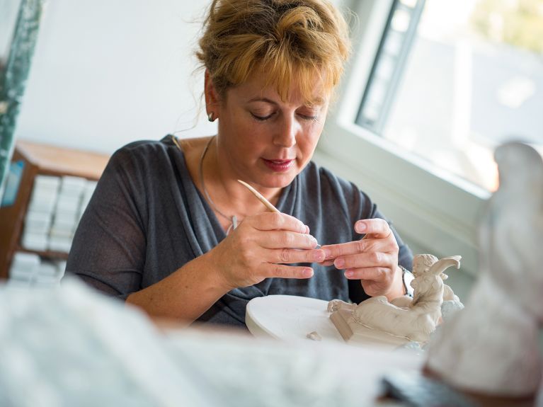 Embosser at work in the porcelain manufactory Meissen