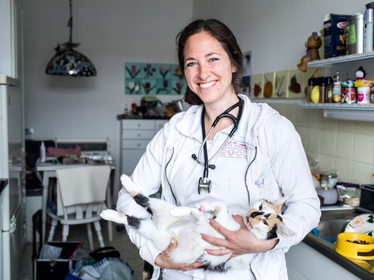 Помогать животным – профессия мечты Жанин Зоммер.