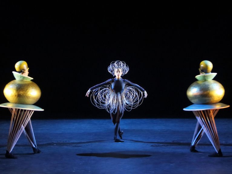 100 años de la Bauhaus: el “Ballet Triádico”