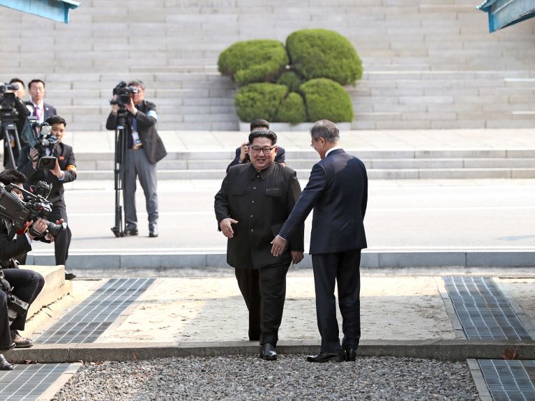 Begegnung der koreanischen Staatschefs an der Grenze (Steinplatten)
