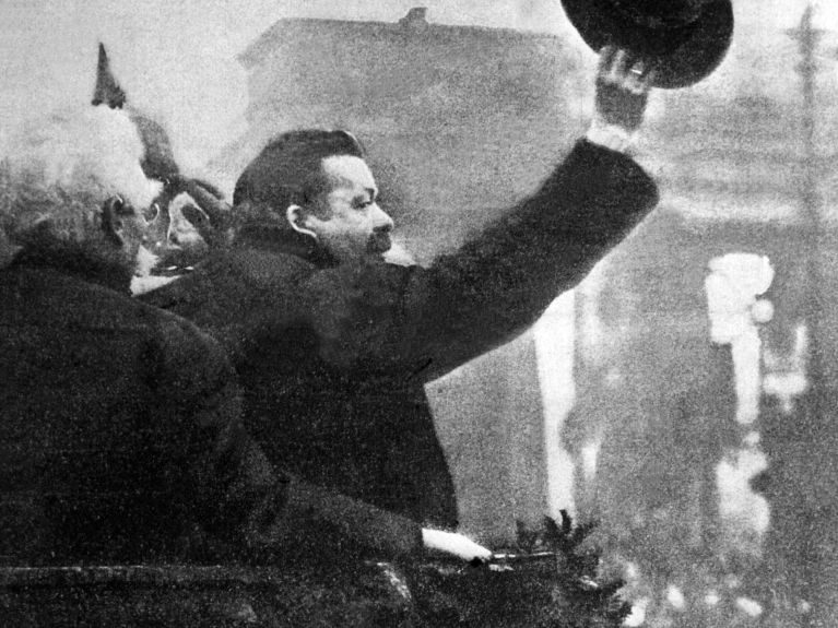 November Revolution 1918: Future President Friedrich Ebert speaks in Berlin on Nov. 9, 1918