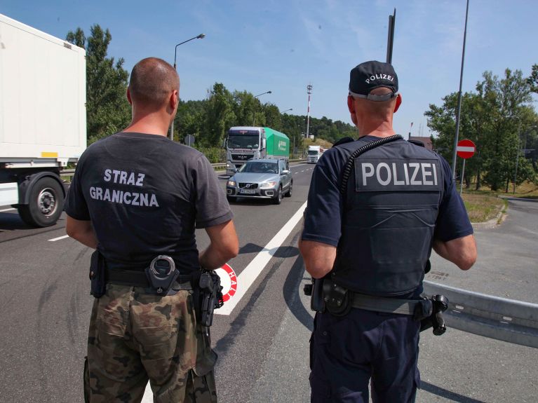 Gute Zusammenarbeit: Beamte der deutsch-polnischen Fahndungseinheit bei Frankfurt/Oder.