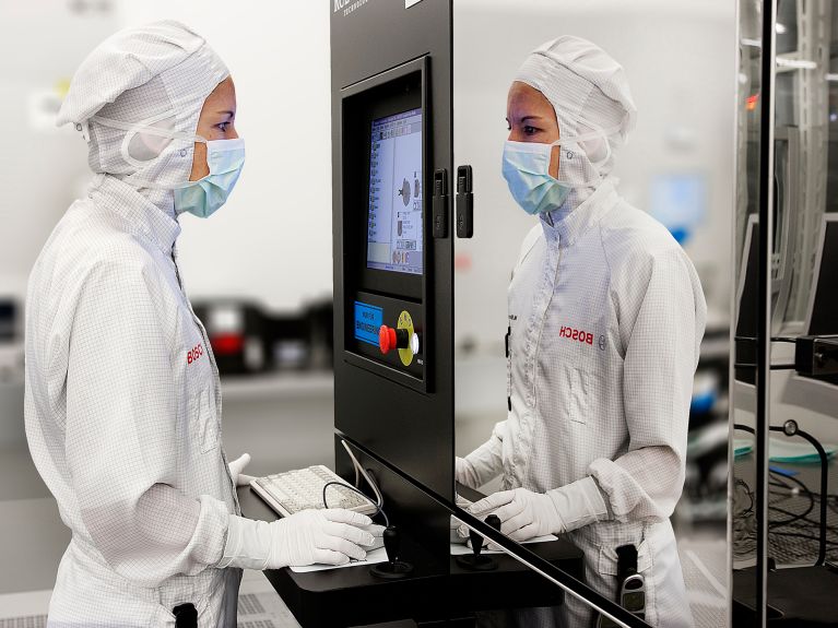 Production de wafers dans une usine Bosch de semi-conducteurs