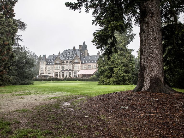 Britisches Wetter: Das Schloss ließ die deutsche Kaiserin Victoria bauen, die Tochter von Queen Victoria.