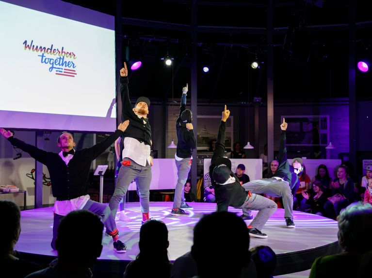 Deutsche Beats und Klassik: Die Berliner Breakdance-Crew „Flying Steps-Flying Bach“