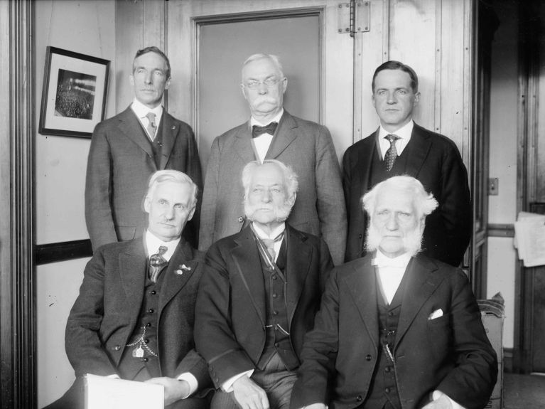 Henry J. Heinz – der Sohn deutscher Emigranten in Pittsburgh Pa. gründete 1869 die Heinz Company, sieben Jahre später brachte er seinen Ketchup auf den Markt. Seine Firma ist heute einer der weltweit größten Lebensmittelkonzerne. Henry J. Heinz – der Sohn deutscher Emigranten in Pittsburgh Pa. gründete 1869 die Heinz Company, sieben Jahre später brachte er seinen Ketchup auf den Markt. Seine Firma ist heute einer der weltweit größten Lebensmittelkonzerne.