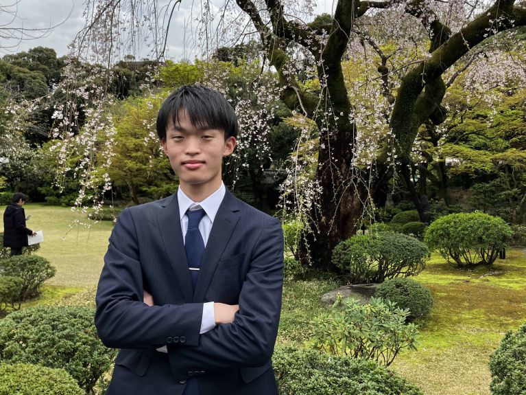 Koko Mori loves cars. Now he wants to learn more about them.