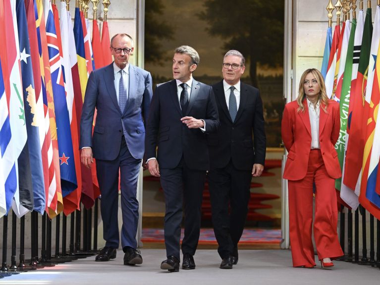  V.l.: Friedrich Merz, Emmanuel Macron, Keir Starmer und Giorgia Meloni in Paris