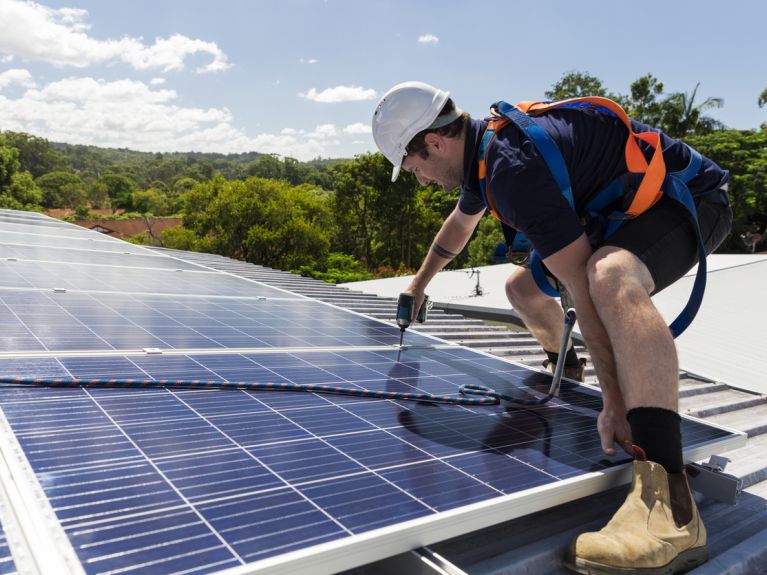Installation of a solar panel system Installation of a solar panel system