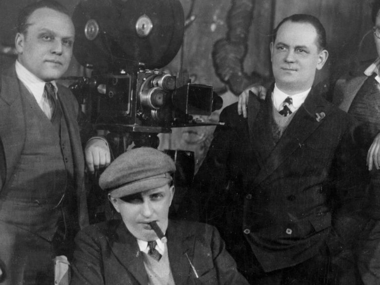 E.A. Dupont bei den Dreharbeiten zum Film „Varieté“ E.A. Dupont bei den Dreharbeiten zum Film „Varieté“
