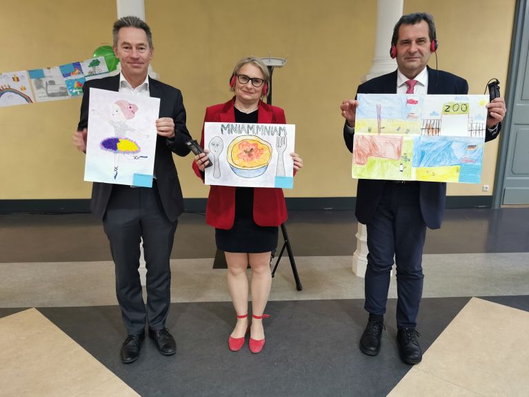 Owocna współpraca: prof. Holger Lode, dr Aleksandra Wieczorek i prof. Tomasz Urasiński Owocna współpraca: prof. Holger Lode, dr Aleksandra Wieczorek i prof. Tomasz Urasiński