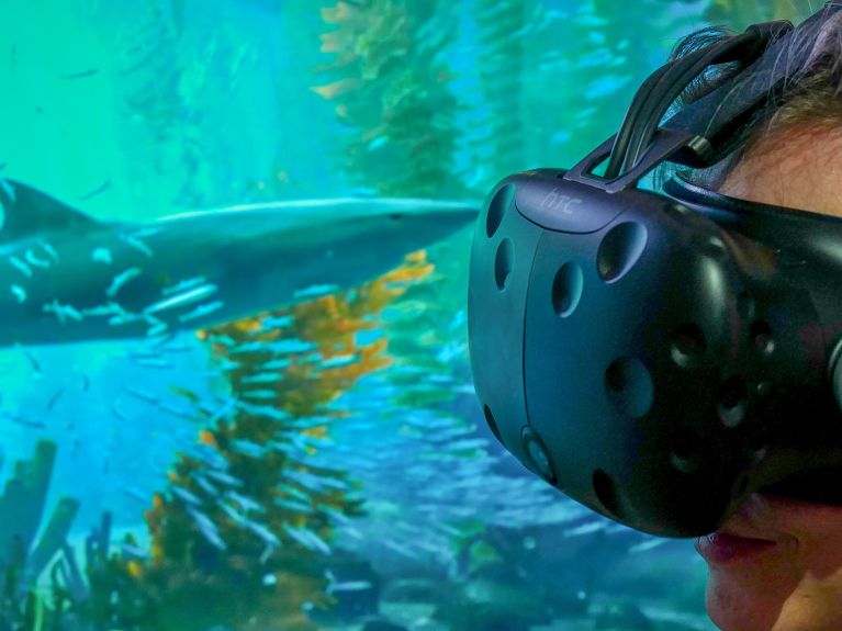 VR goggles enable visitors to immerse themselves fully in 3D worlds.