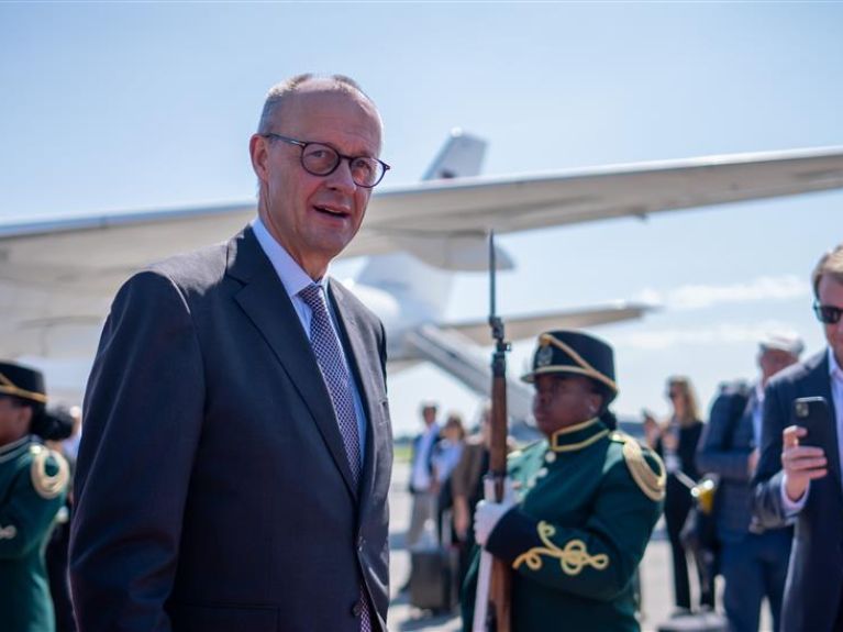 Friedrich Merz bei seiner heutigen Ankunft in Südafrika zum G20-Gipfel. 