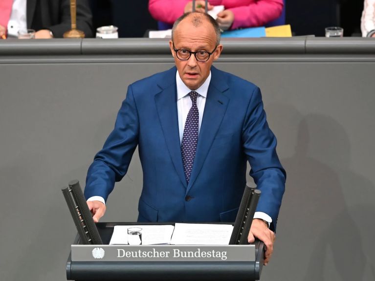 Federal Chancellor Friedrich Merz is speaking in the Bundestag.