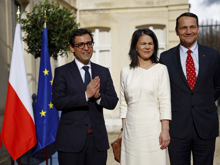 وزراء خارجية مثلث فايمار يطالبون بتحرك أوروبي مشترك. 