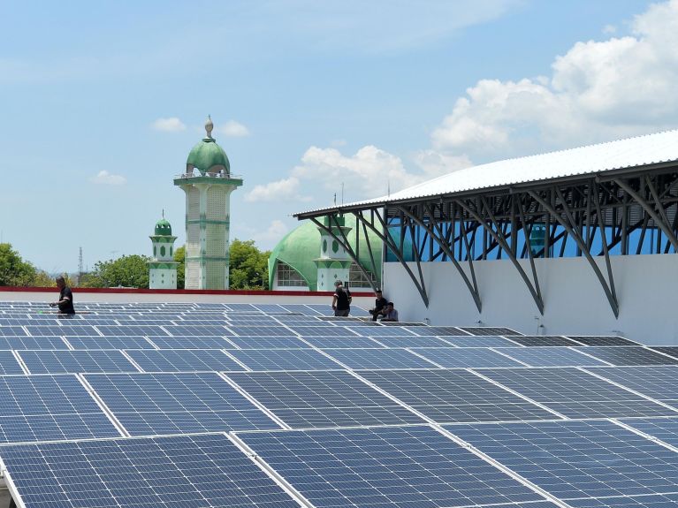 爪哇岛上的太阳能设施 