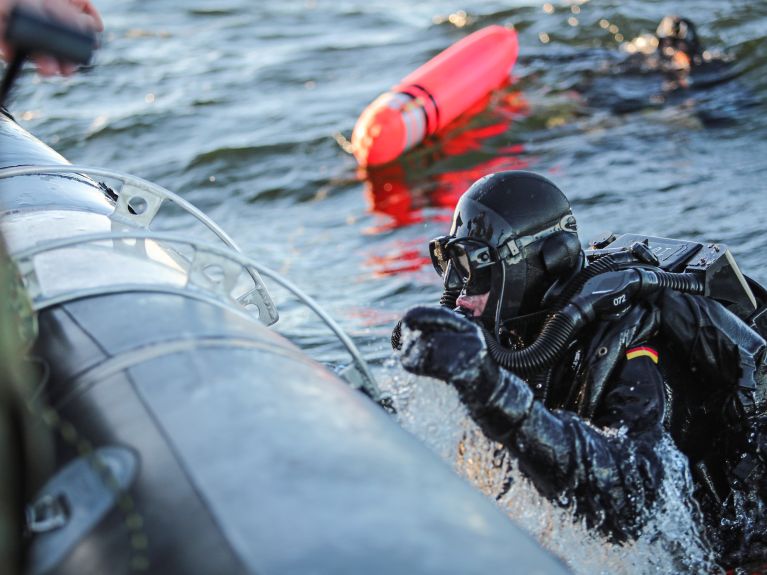 ﻿Minentaucher der Deutschen Bundeswehr