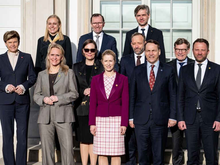 Die Außenministerinnen und -minister bei einem Treffen des Ostseerats in Warschau