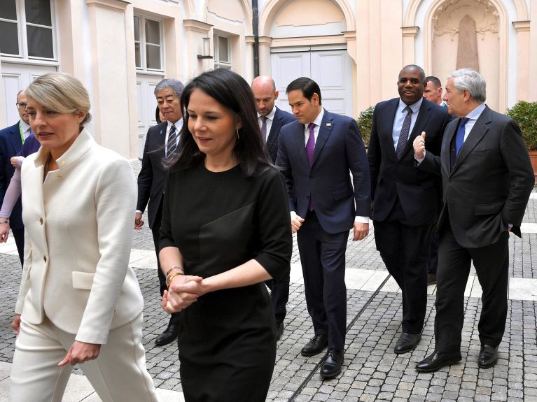 Außenministerinnen und Außenminister der G7-Staaten Außenministerinnen und Außenminister der G7-Staaten