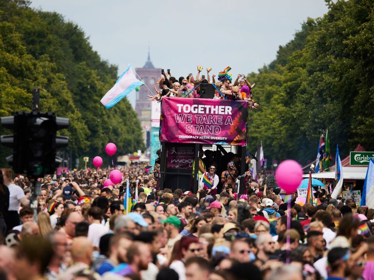 250,000 people turn out for Christopher Street Day in Berlin