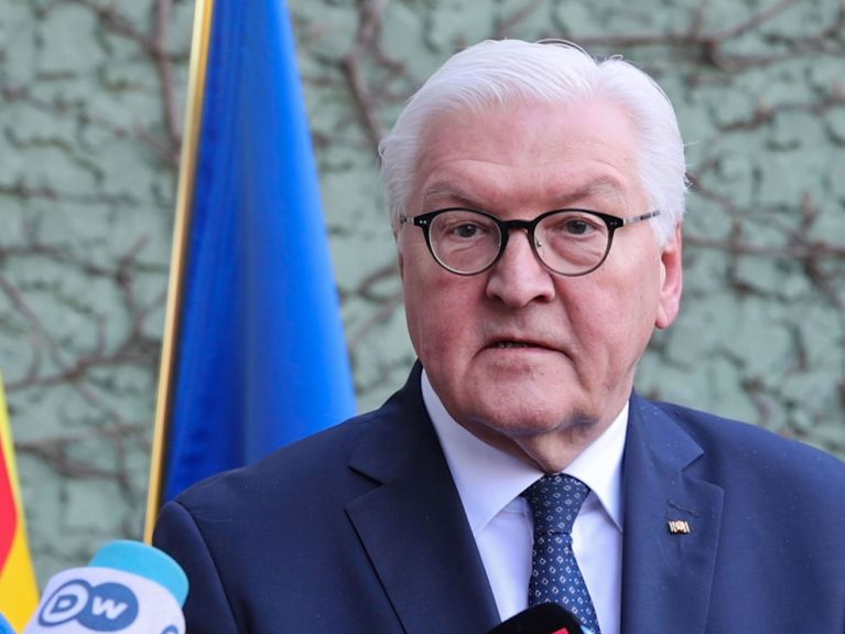 Steinmeier telefoniert mit Selenskyj Steinmeier telefoniert mit Selenskyj