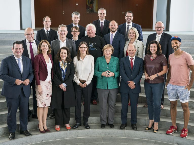 Kanzlerin Merkel, Professor Noveck und der Digitalrat der Bundesregierung.