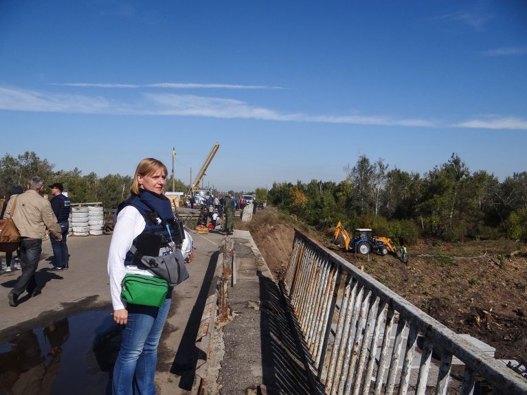 Herta Eckert on the Stanytsia Luhanska bridge.