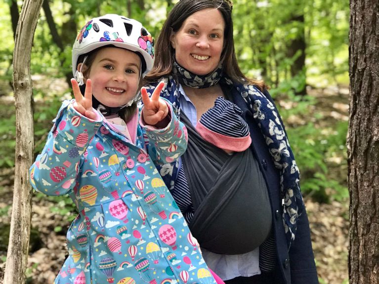 Clara en Fráncfort con sus dos hijos 