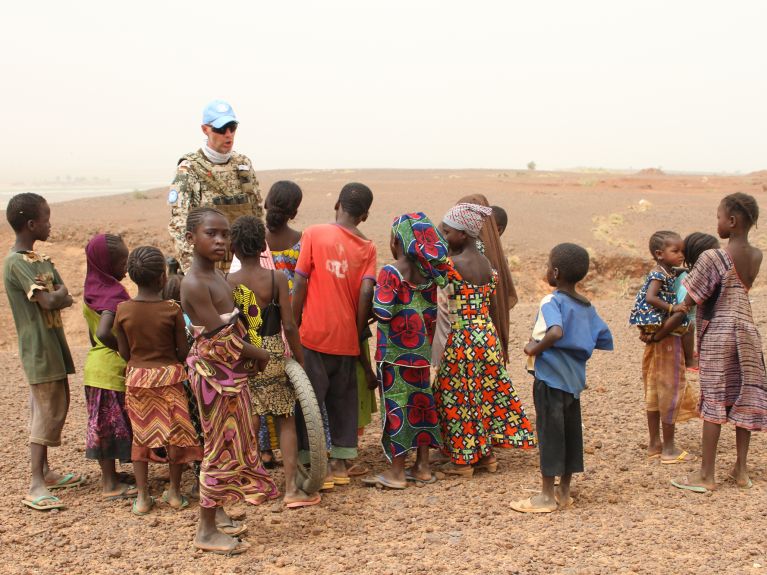 Das Auswärtige Amt zeigt in einer Ausstellung zentrale Aspekte des deutschen Engagements in Mali. 