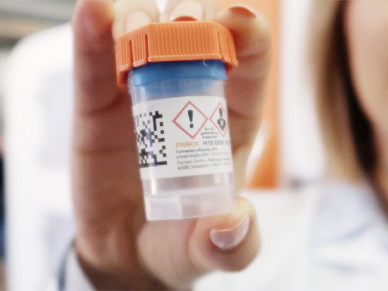 Ein Probenbehälter bei Inveox Ein Probenbehälter bei Inveox
