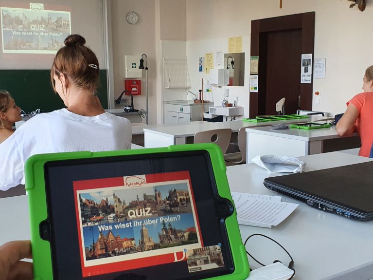 Dla starszych: ciekawy quiz w formie zabawy przekazuje wiedzę o Polsce Dla starszych: ciekawy quiz w formie zabawy przekazuje wiedzę o Polsce