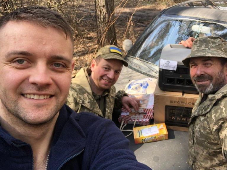 Viele Organisationen liefern die Hilfsgüter direkt an die Stellen, wo sie gebraucht werden.