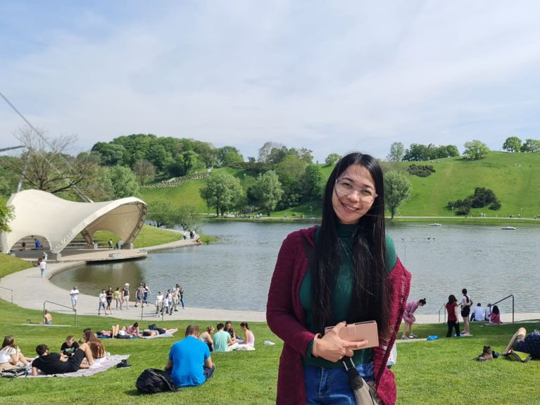 Vivian Bueno Salvador is happy in Munich. Vivian Bueno Salvador is happy in Munich.